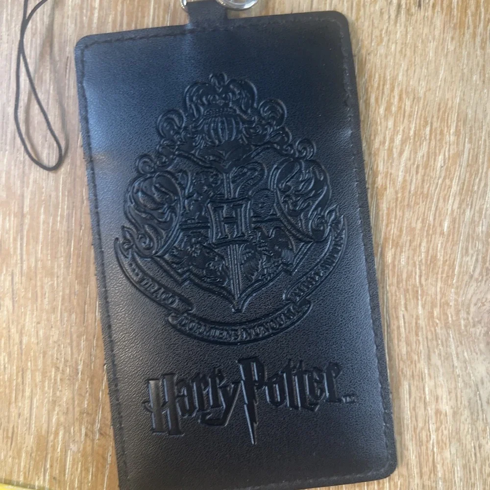 Harry Potter Gryffindor Lot - Lanyard, Keychain,‎ Luggage Tag, Pin